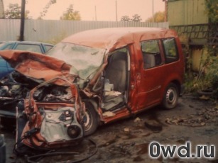 Битый автомобиль Volkswagen Caddy